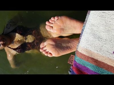 68974 - Feet Dangling In The Water