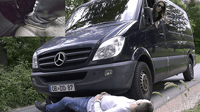 125420 - Teasing and crushing the slave on the road