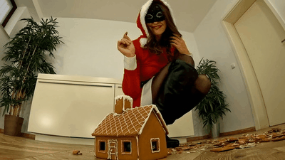 164694 - Giantess Santa haunts a tiny village