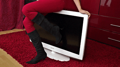 44193 - Crushing the old TV
