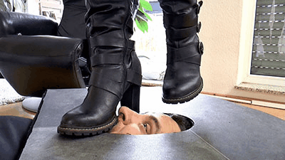 88816 - Slave's face becomes part of my floor (small version)