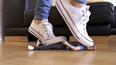 92813 - Little guy gets dismantled under giantess' converse