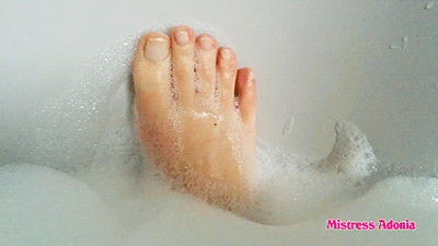46950 - Bath foam around your goddess' feet
