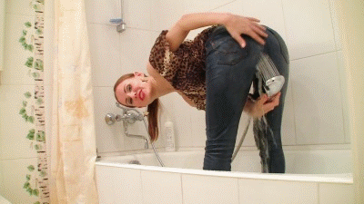 31510 - Water at her jeans butt