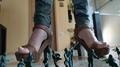 125388 - Giantess War Machine - Foot, Heel, Cunt and Pissing Devastation