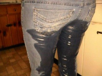 2816 - Desperate Tight Jeans Wetting In the Kitchen After Shopping