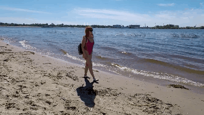 130822 - Public Beach Pooping!