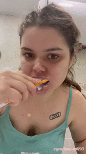 141485 - Brushing my teeth 2