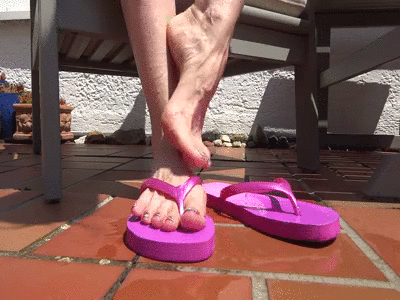 159856 - Cold water shower for my feet in flip flops