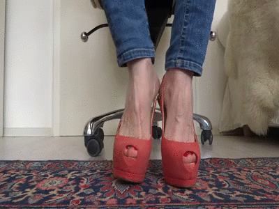 171879 - Sling back high heels peep toes in closeup