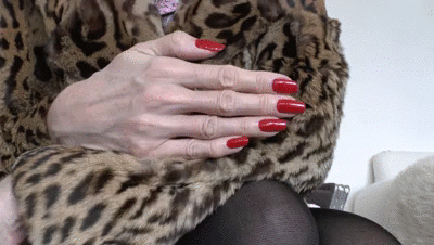 185236 - Red claw fingernails and fur jacket