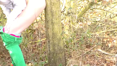 172270 - Hairy pussy helps tree with piss