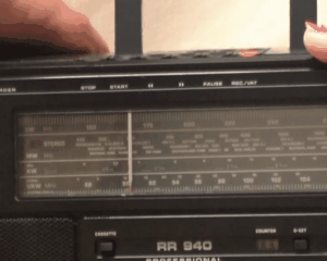 1355 - Big Radio under wooden Mules