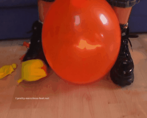 1376 - Balloons under Boots