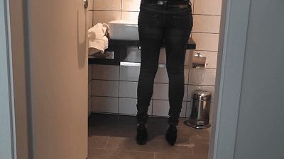60067 - Sexy Jeans in the bathroom