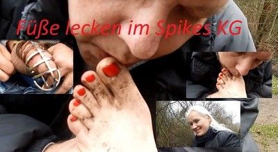 118525 - FEET LICKING WITH SPIKE CHASTITY
