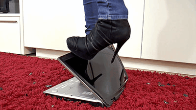 112873 - Laptop completely crushed by high heels (small version)