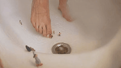 13889 - Tiny invaders in the giantess' bathroom