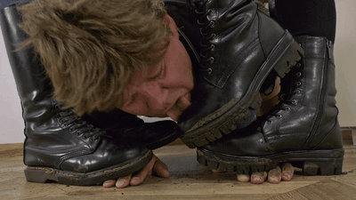 203030 - Muddy boot licking during hand trampling