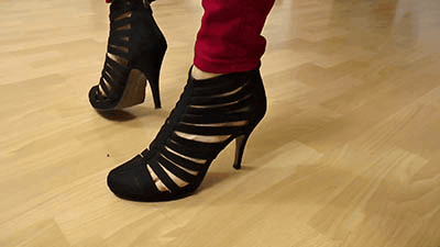 85148 - New carpet's first high heel trampling