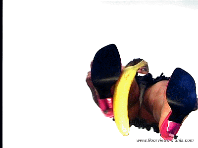 2814 - Katja squeezing the banana (Part I - High Heels)
