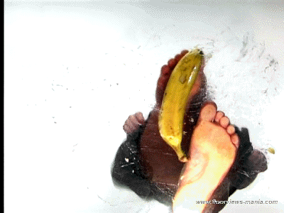 2815 - Katja squeezing the banana (Part II - Bare Feet)