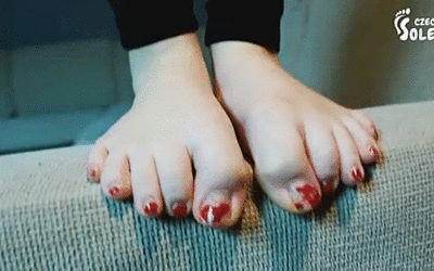 126833 - Giantess amateur feet stomping