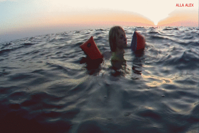 185321 - Alla swims in the sea and wears inflatable Snorke Pro armbands on her hands!