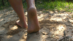 19048 - Maeva sexy dirty feet cleaning