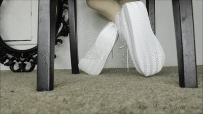 103999 - M - White Sneakers Underchair Shoeplay