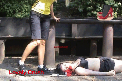 169207 - Lady in Golf shoes tramples girl (Payback1-C2) (0225)