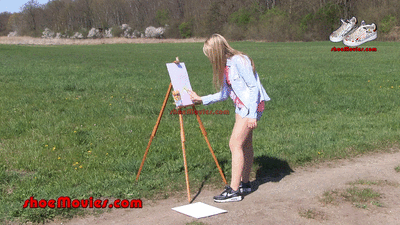 205799 - Easel 2 - painting with the soles of sneakers (0090n)