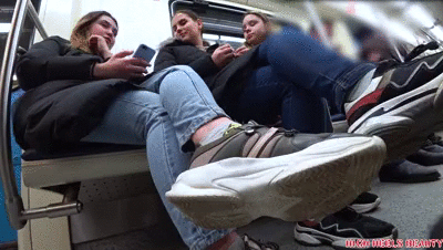 145610 - Brat Students in jeans and sneaker
