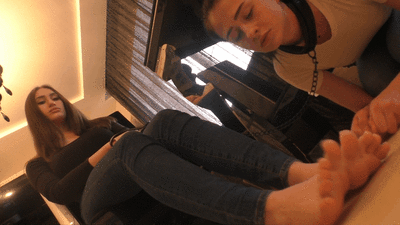 165018 - SARAH - Sit under the table and worship my feet, loser bitch (mp4)