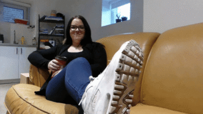 143700 - Princess Adelaide - Real Barista Pov Foot Massage With Insults