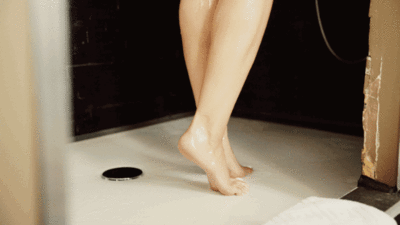 145870 - Watching my feet while I'm taking a shower ends bad for you! (Full HD)