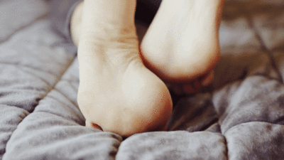 145895 - I play with my toes and touch my feet (Full HD)