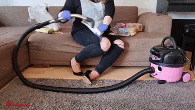 202212 - Mila vacuuming food using  3 different attachments