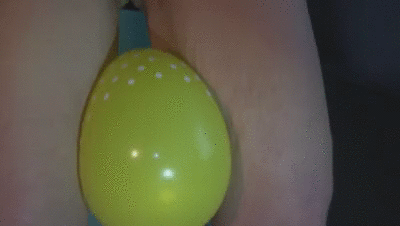 177867 - Squeeze  balloon whit in upskirt view
