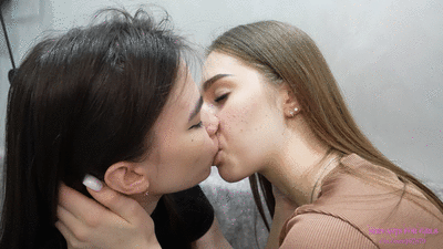 192643 - DORI and SOFIA - Kiss me my friend but kiss gently and passionately! (4K)