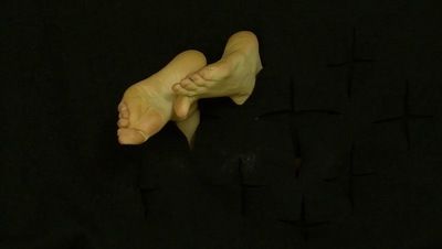 66674 - HOLE IN THE WALL PUPPET FEET