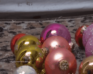 26929 - Christmas tree balls under Christin