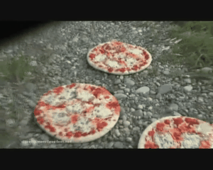 76499 - Pizza and Apples crushed with wooden Mules