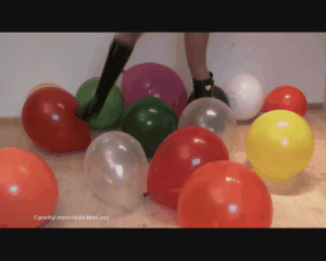 81656 - Big Balloons crushed with Gumboots