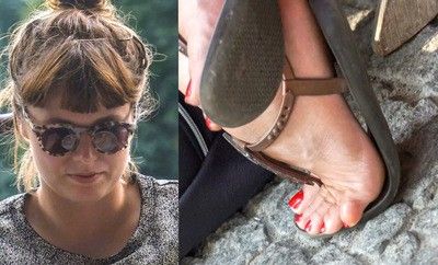 177816 - Woman feet in brown rubbrer sandals - Video update 13703