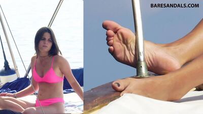 194420 - 13202 - Barefoot and with wrinkled soles on the boat