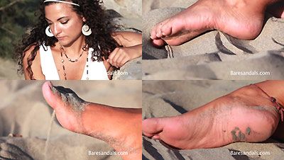 23581 - Cassandra's feet play with the sand - Part 2