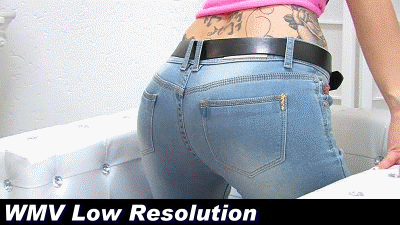 71260 - Sexy blonde in light-blue jeans