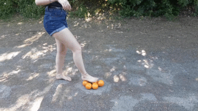 129896 - Sneaker-Girl Alex - Orange Crush